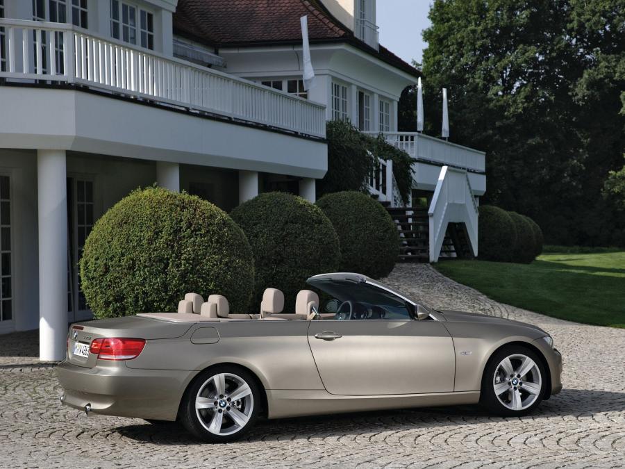  BMW 335i Convertible 2007 года  (фото 4 из 91)
